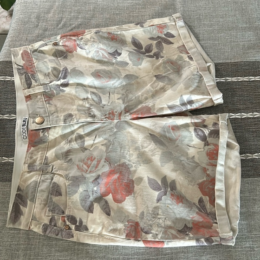 Nice looking Code Bleu shorts. Great condition, smoke free home.